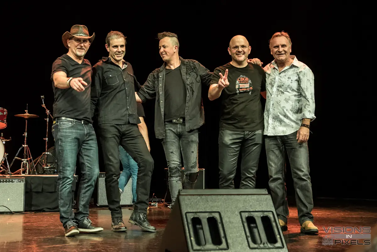 Renegade live: Renegade, full band