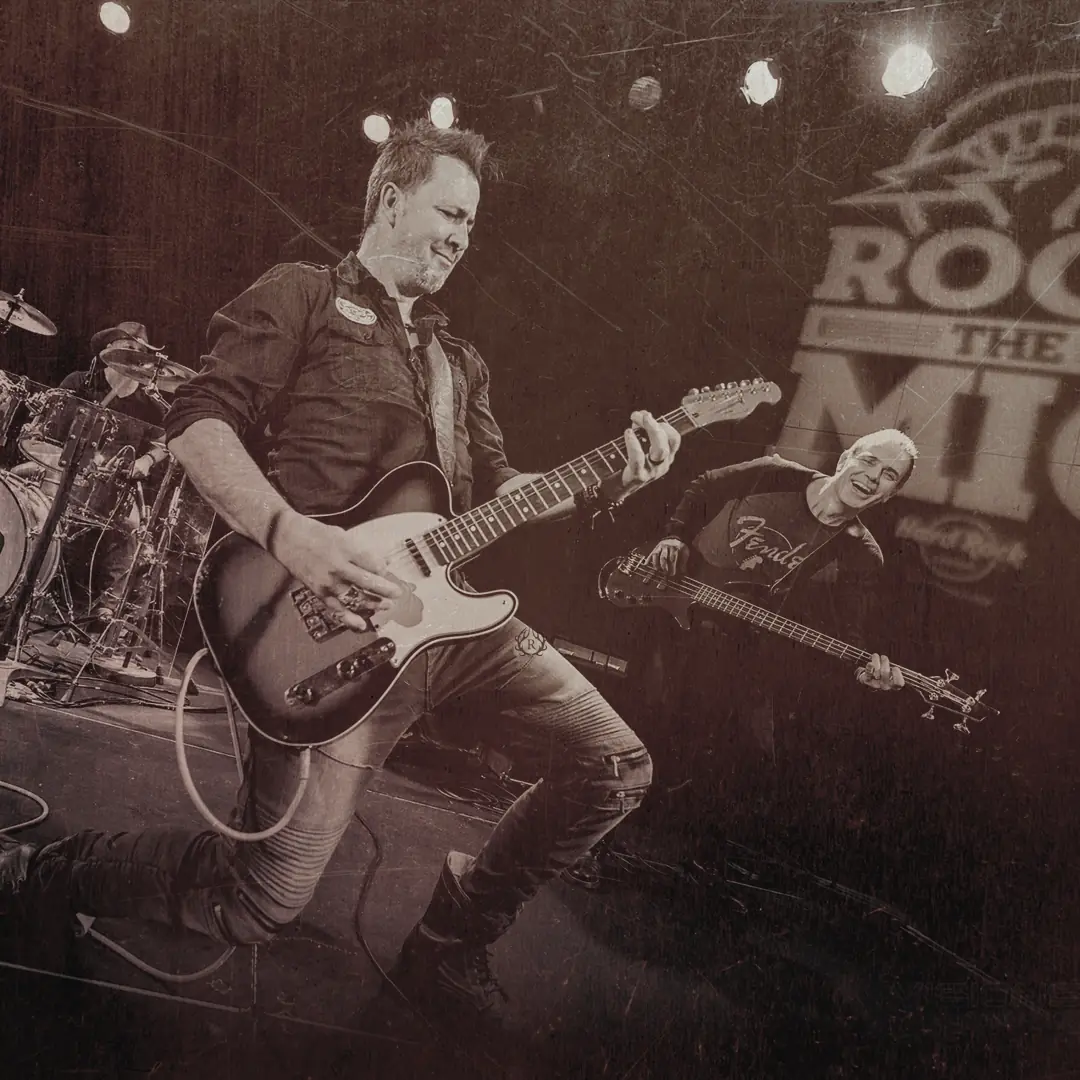 Guitarist kneeling at Rock the Mic